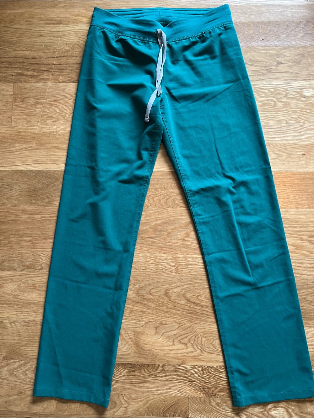 Figs Women’s Drawstring Scrub Pant in Hunter Green